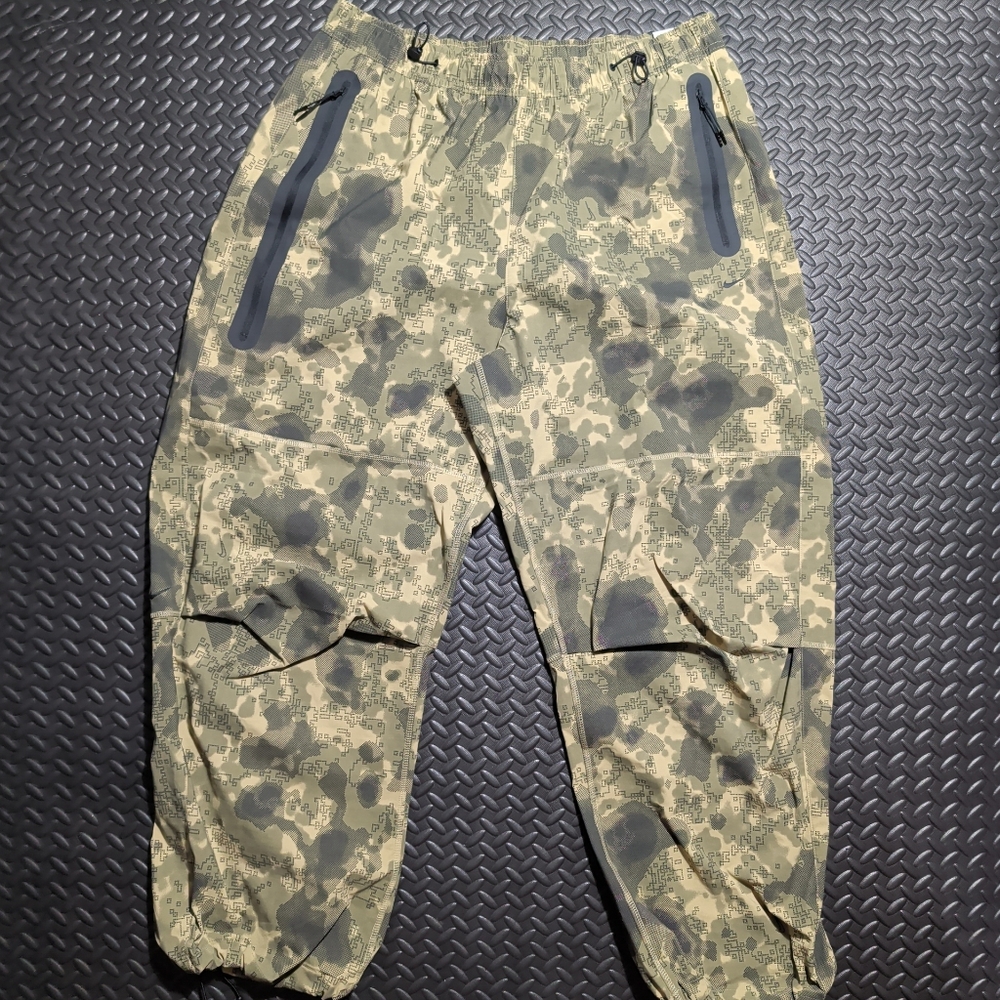Nike Tech Men's Dri-FIT Woven Camo Loose-Fit Pants HV0972-210 size XL